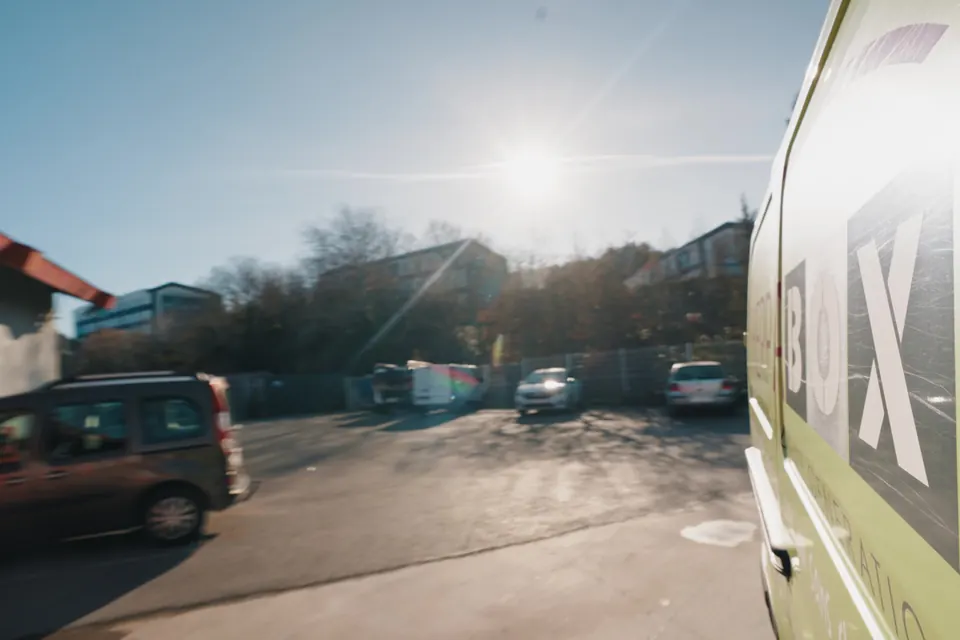 Parking du centre vu depuis un véhicule utilitaire Sherpabox